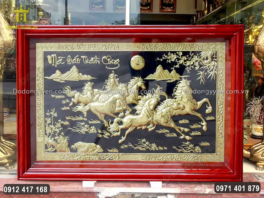 Từng họa tiết hoa văn của bức tranh được chăm chút tỉ mỉ và sắc nét